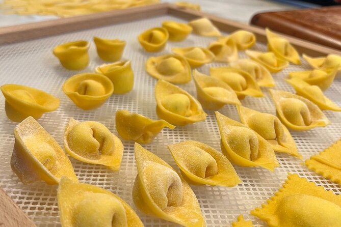 Rome Pasta Making Class with Italian Sauces and Wine Included - Meeting at the Right Spot in Rome (and What to Do First)