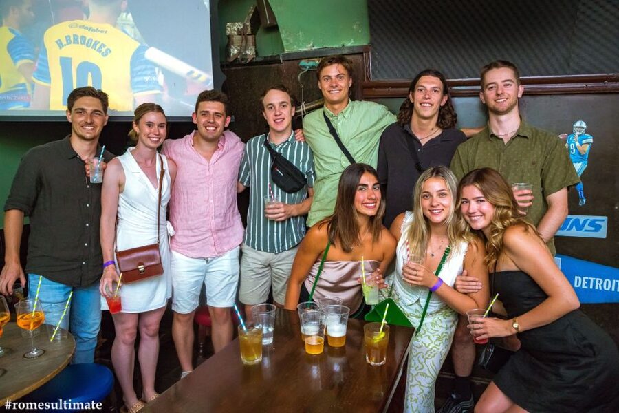 Rome: Pub Crawl and Ultimate Party with Open Bar and Pizza - The Rome pub crawl formula: party logistics done for you