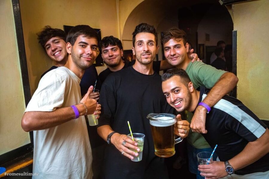 Rome: Pub Crawl and Ultimate Party with Open Bar and Pizza - The 9:30 to 10:30 open bar hour, with pizza and a reason to stick around