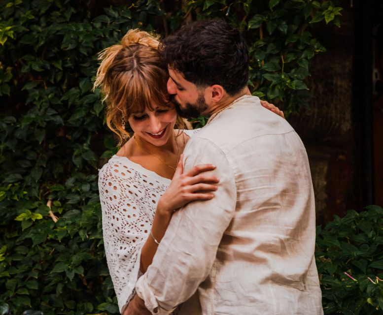Rome: Romantic Photoshoot for Couples - Piazza di Spagna: the classic romance photo backdrop