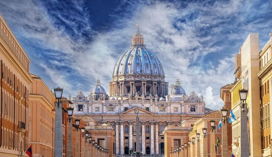 Rome: St. Peter's Basilica Express Guided Tour - Going below ground: Vatican Grottoes and the tombs