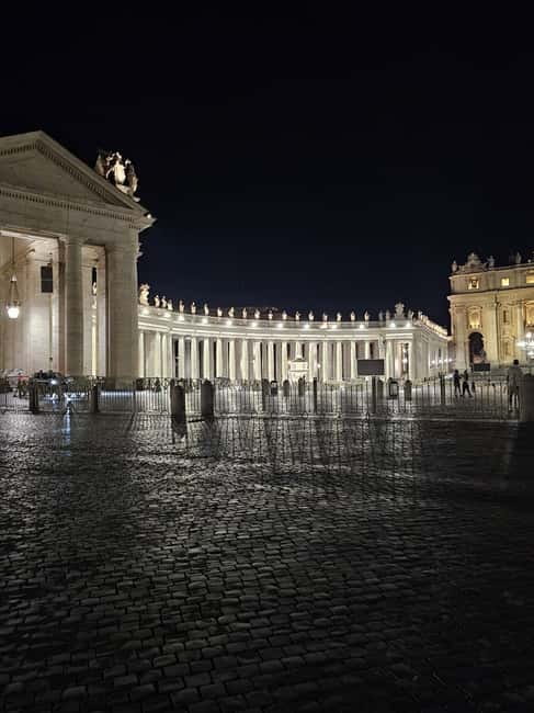 Rome: St. Peter's Basilica & Papal Tombs Tour with Dome - St. Peter’s Square: where the design tricks your eyes