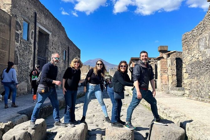 Rome to Pompeii Guided Tour with Wine & Lunch by High Speed Train - High-speed train to Naples, then a direct shuttle to Pompeii