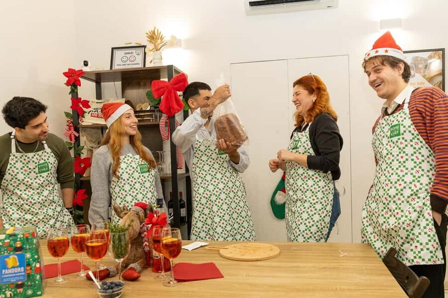 Rome: Traditional Pasta with Cocktails Cooking Class - Carbonara vs cacio e pepe: how to choose