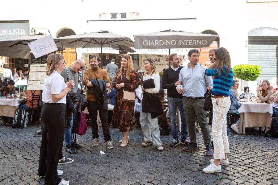 Rome: Trastevere & Campo de Fiori Street Food Walking Tour - Piazza Farnese, Ponte Sisto views, and where the walk gets cinematic