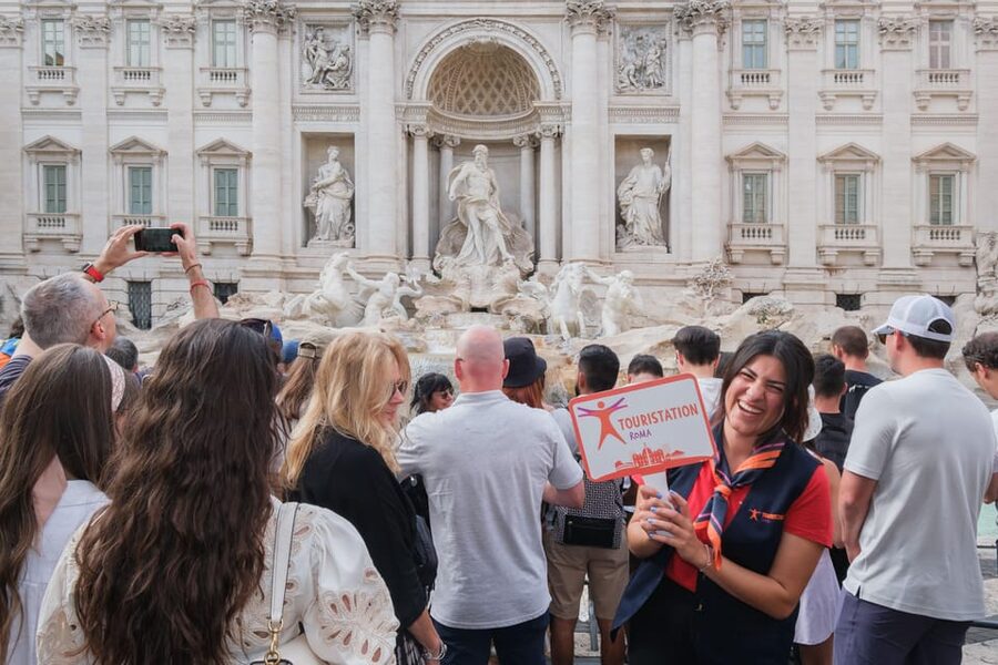 Rome: Trevi Fountain District Underground Domus Guided Tour - 9 meters down, Vicus Caprarius up close