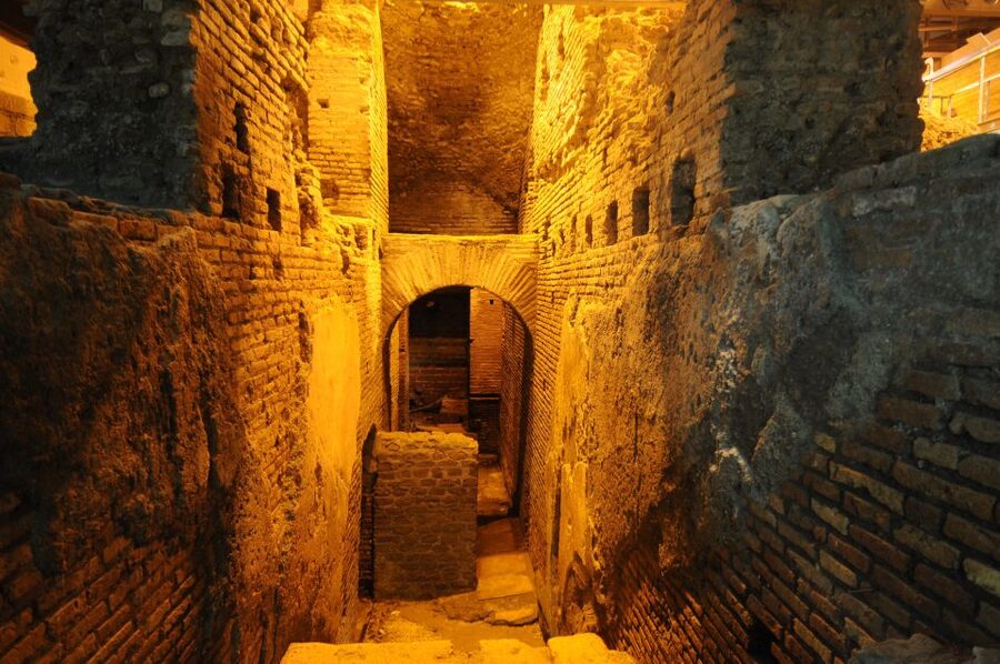 Rome: Trevi Fountain District Underground Domus Guided Tour - Stop 1: Vicus Caprarius, the City of Water