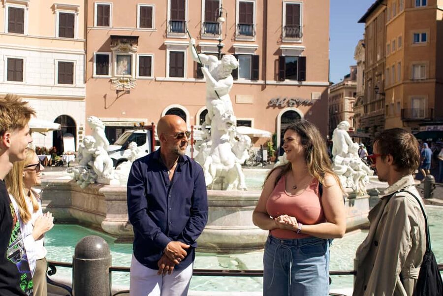Rome: Under the Moonlight Evening Walking Tour - Key things you will notice on this moonlight walk