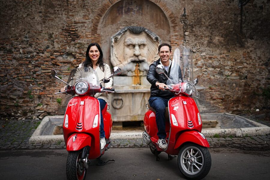 Rome Vespa Tour with Professional Photoshoot - Circus Maximus pass-by: big scale, less stopping