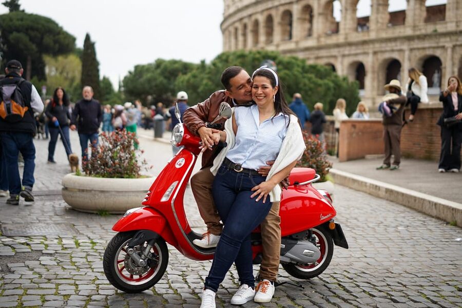 Rome Vespa Tour with Professional Photoshoot - Janiculum Hill photo stop: the best payoff for your camera roll