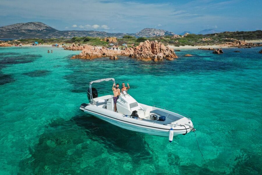 Sardegna: Tavolara Boat Tour with Snorkeling - Molara’s natural pools: seeing fish in a protected-water setting