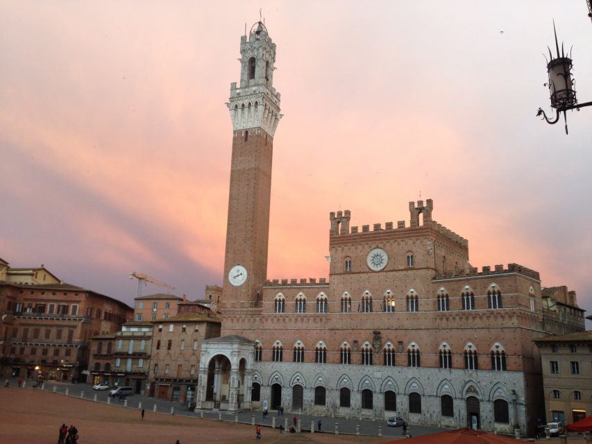 Siena: 3h Private City Walking Tour with Optional Cathedral - Walking the medieval center of Siena, on purpose