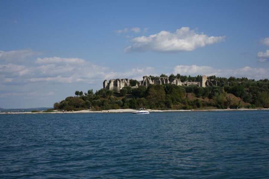 Sirmione: 25 Minute Boat Cruise around the Peninsula - Piazzale Porto meeting point, and how to find the boat fast