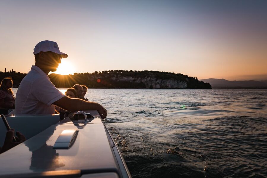 Sirmione: Sunset Boat Cruise with Local Wine - Private vs group: choosing the best fit