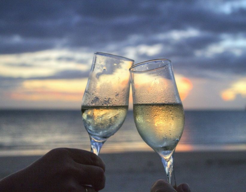 Sirmione: Sunset Boat Cruise with Local Wine - Meeting at Piazzale Porto, finding the blue umbrella