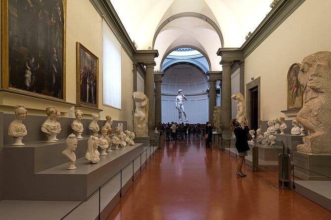 Skip-the-Line Accademia Guided Visit: David Secrets and Beyond - Group Size and Pacing: Why It Feels Either Smooth or Tight