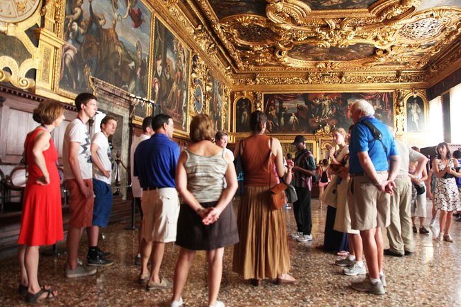 Skip-the-Line: Doge's Palace & St. Mark's Basilica Fully Guided Tour - How the guide and audio headsets shape the experience