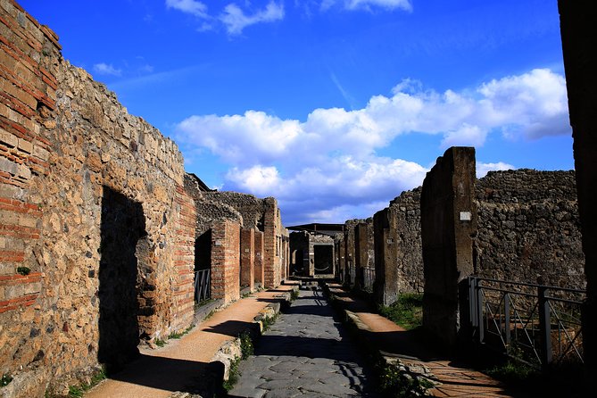 Skip the Line Guided Tour of Pompeii led by an Archaeologist - Lupanar, the frescoes and why boundaries matter