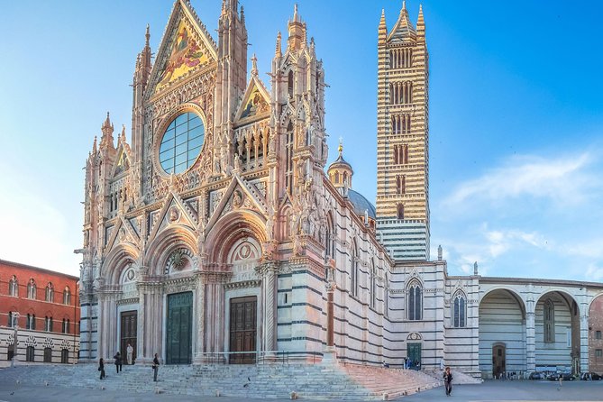 Skip the Line: Siena Duomo and City Walking Tour - Palazzo Chigi Saracini exterior break, then onward to the Duomo