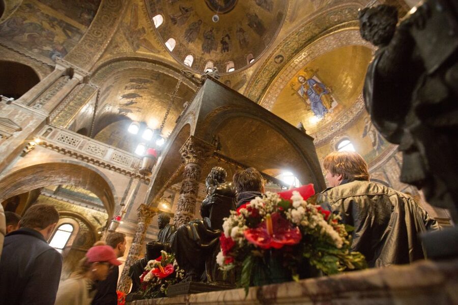 Skip the Line: St. Mark's Basilica Guided Tour - Choosing the Right Guide Style: Names You Might Hear