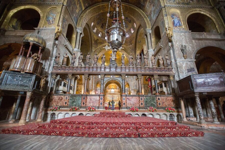 Skip the Line: St. Mark's Basilica Guided Tour - Inside the Golden Basilica: The Private Chapel of the Doges