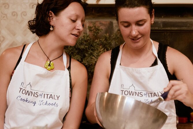 Small Group Cooking Class & Market Food Tour in Florence - Cooking school lunch: bruschetta, fresh pasta, and sauces that teach technique