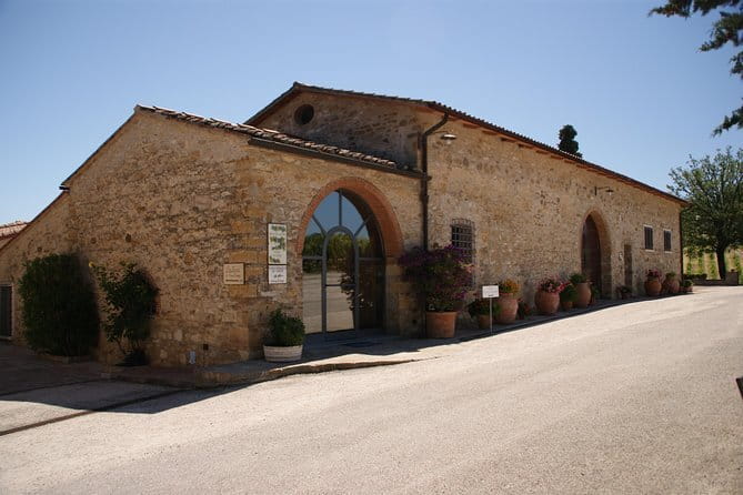 Small-Group Wine Tasting Experience in the Tuscan Countryside - Stop 2: comparing a second estate and tasting it with Tuscan bites