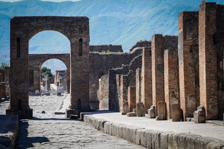 Sorrento: Skip-the-Line Pompeii Express Tour by Train - The 45-Minute Train Ride: Views Are Nice, but Plan for a Crowded Return