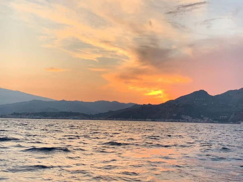 Sunset tour in search of dolphins with aperitif - Dolphins at Sunset: How the Search Works and How to Be Ready