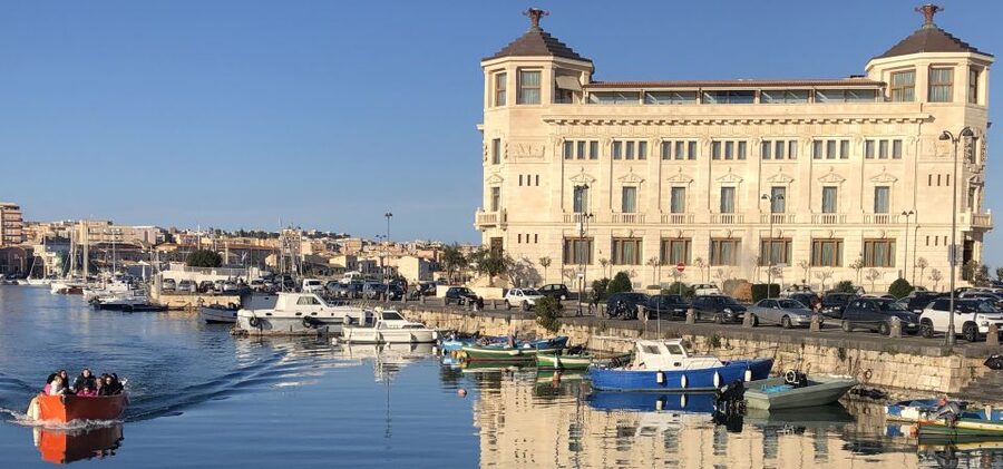 Syracuse: Boat Trip of Ortigia Island and Sea Caves - Getting There: Syracuse Excursion Check-In and the Pizzeria K7 Start