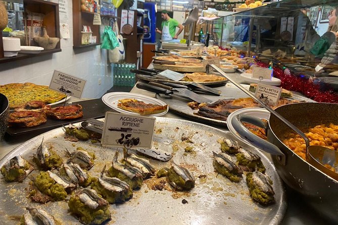 Taste Genoa: A Full Meal Walking Food Tour by Do Eat Better - Piazza delle Erbe: focaccia anytime, like locals do