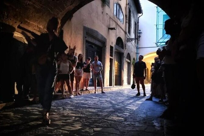 The Dark Side of Florence: Mysteries and Legends - Stop 1: Piazza della Santissima Annunziata and the Medici Underbelly