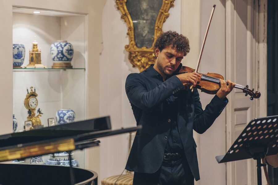 The Three Tenors in Sorrento: Opera Arias, Naples and Songs - The performers and musicians: why the mix feels special