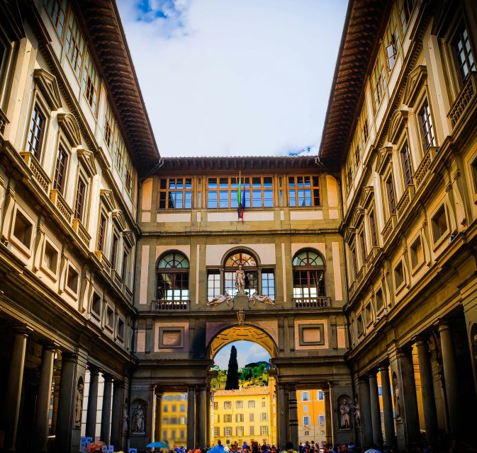The Uffizi Gallery Florence Small group Guided tour - Stop 3: Finishing at the Statue of Giotto