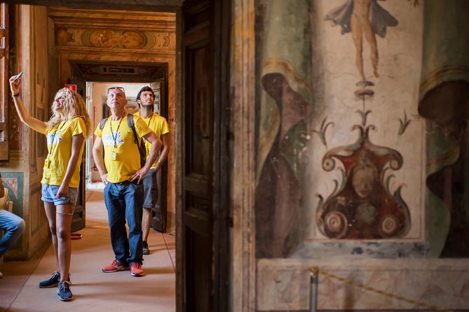 Tivoli Full Day Trip from Rome: Hadrian's Villa and Villa D'Este - Guides, headsets, and staying oriented without losing your group