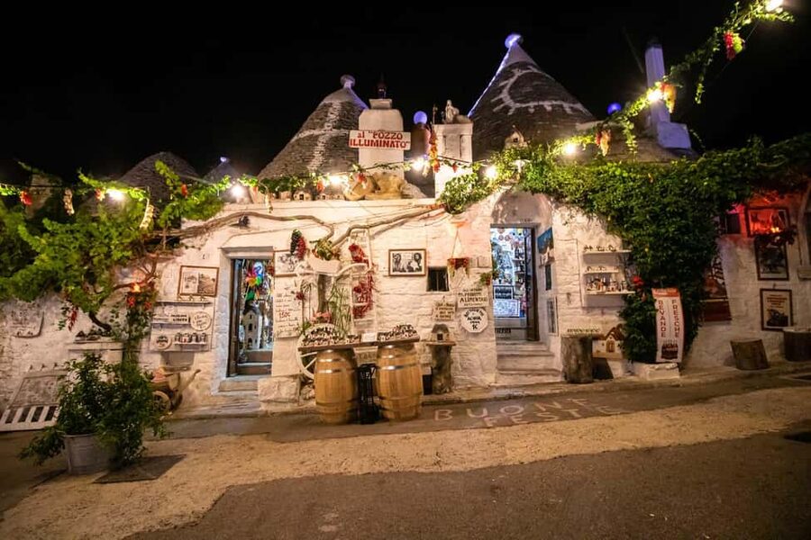 Tour di Alberobello e Matera in bus privato da Bari - Alberobello in 3 hours: trulli lanes, the Siamese Trulli, and the photo-friendly light