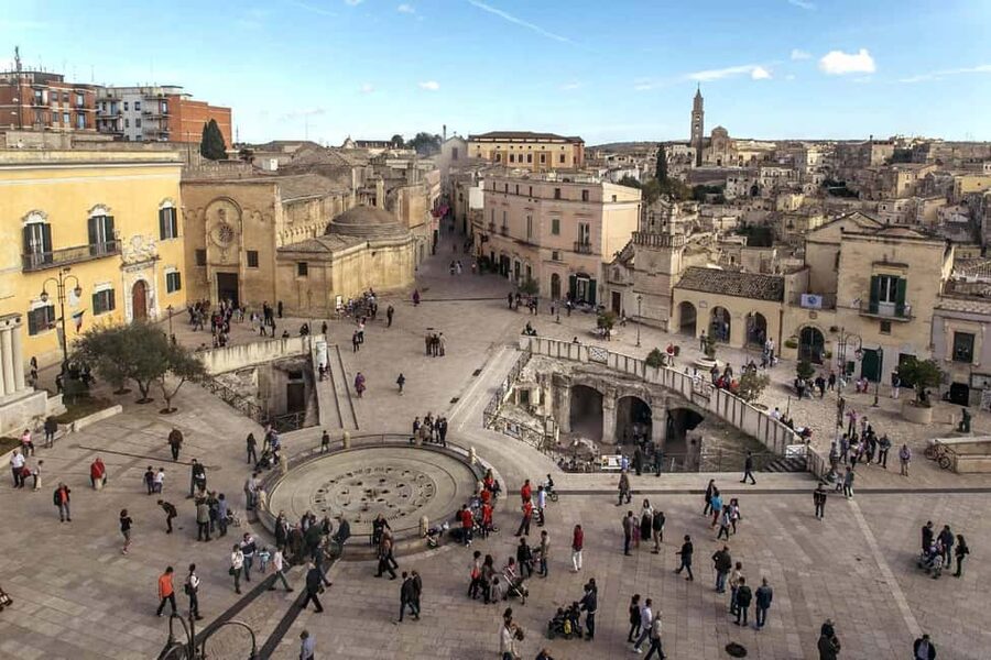 Tour di Alberobello e Matera in bus privato da Bari - From trulli to the Sassi: the 75-minute transfer and arrival mindset