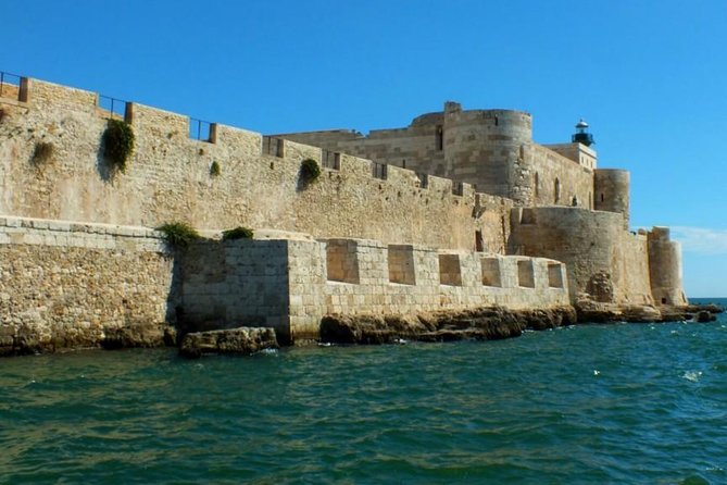 Tour of the island of Ortigia and exploration of sea caves with baths. - Why this Ortigia boat route is such a smart use of 1 hour 10 minutes