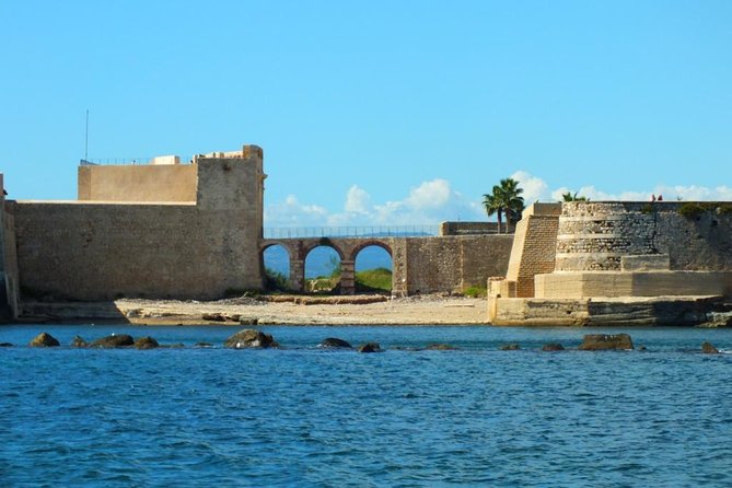 Tour of the island of Ortigia and exploration of sea caves with baths. - Logistics that matter on a small boat tour