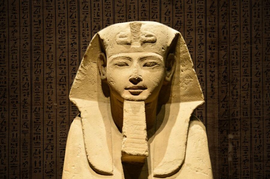 Turin: Egyptian Museum Small Group Skip-the-Line Guided Tour - Meeting at Carignano Square, and how to avoid early stress