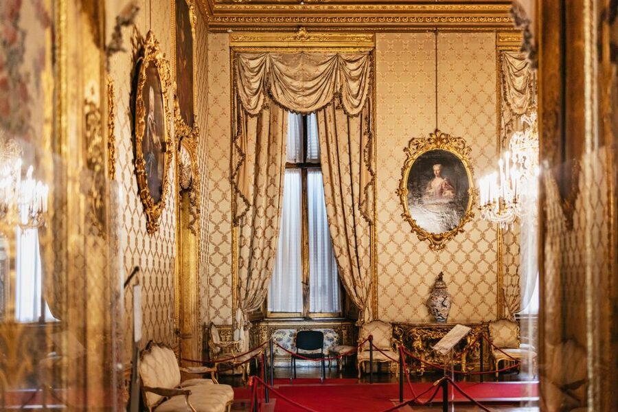 Turin: Royal Palace Entry Ticket and Guided Tour - The Royal Library: 200,000 books, maps, and why it matters