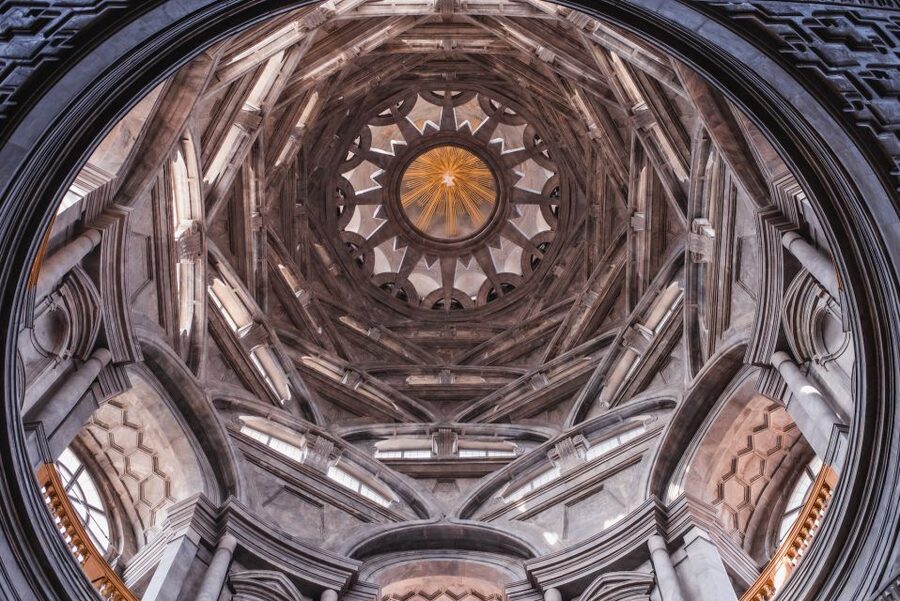 Turin: Savoy Royal Palace Small Group Guided Tour - Key things to know before you walk in