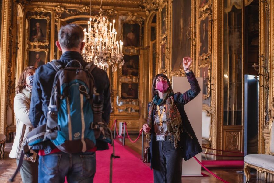Turin: Savoy Royal Palace Small Group Guided Tour - How the guide makes the palace understandable in English or Italian
