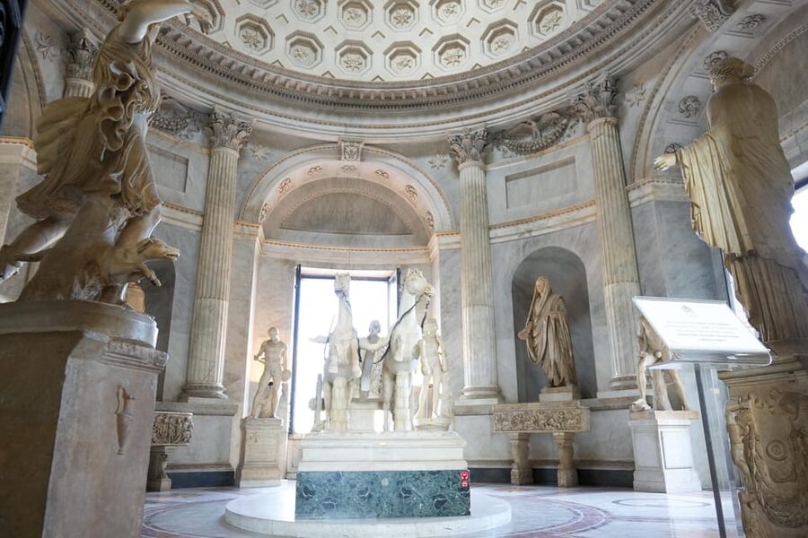 Vatican Museums and Sistine Chapel Entry Ticket - The route through the museums: Courtyard, Candelabra, and big-name rooms