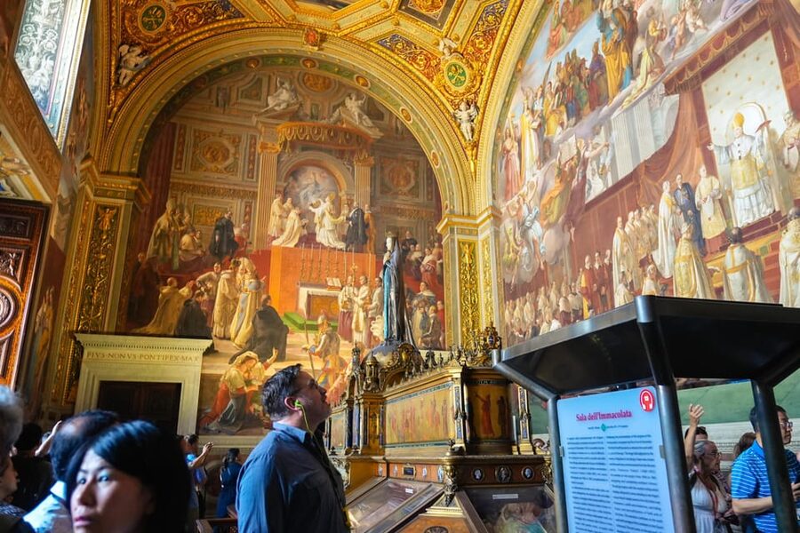 Vatican Museums and Sistine Chapel Entry Ticket - Raphael Rooms and Borgia Apartments: two very different moods