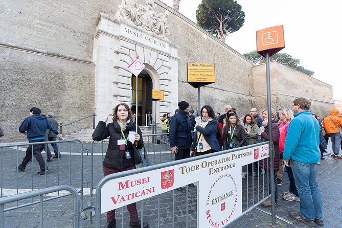 Vatican Museums and Sistine Chapel Fast-Track Tour - Vatican Museums: Cortile della Pigna sets the tone