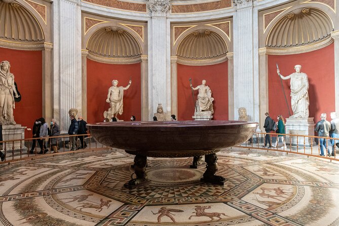 Vatican Museums, Sistine Chapel and St. Peter's Basilica Tour - Guides: the difference between a good story and a better visit
