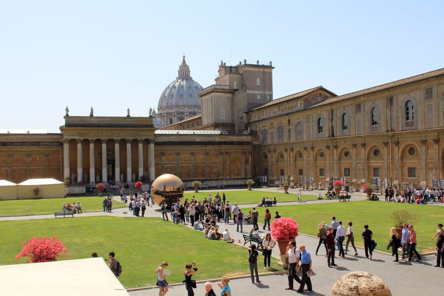 Vatican Museums & Sistine Chapel Skip-the-Line Entry Ticket - Check-in at Inside Out Italy and how the host flow works