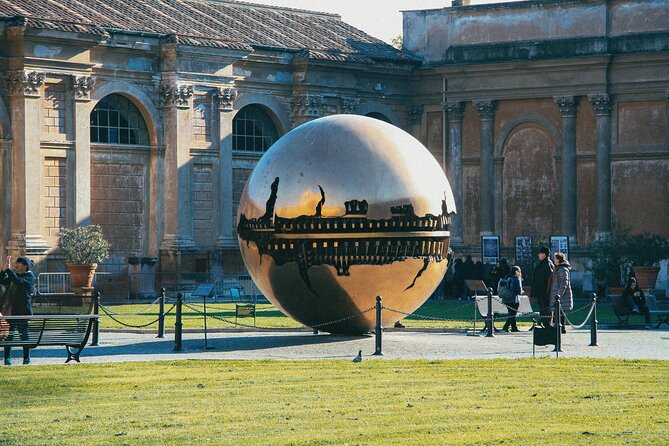 Vatican Museums, Sistine Chapel Tour and Basilica Access - Vatican City in 10 minutes: a small state with big power