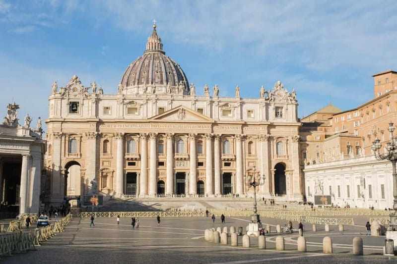 Vatican: St. Peter’s Basilica, Dome Climb & Papal Tombs Tour - St. Peter’s Square in the morning: where the guide helps you see the big picture